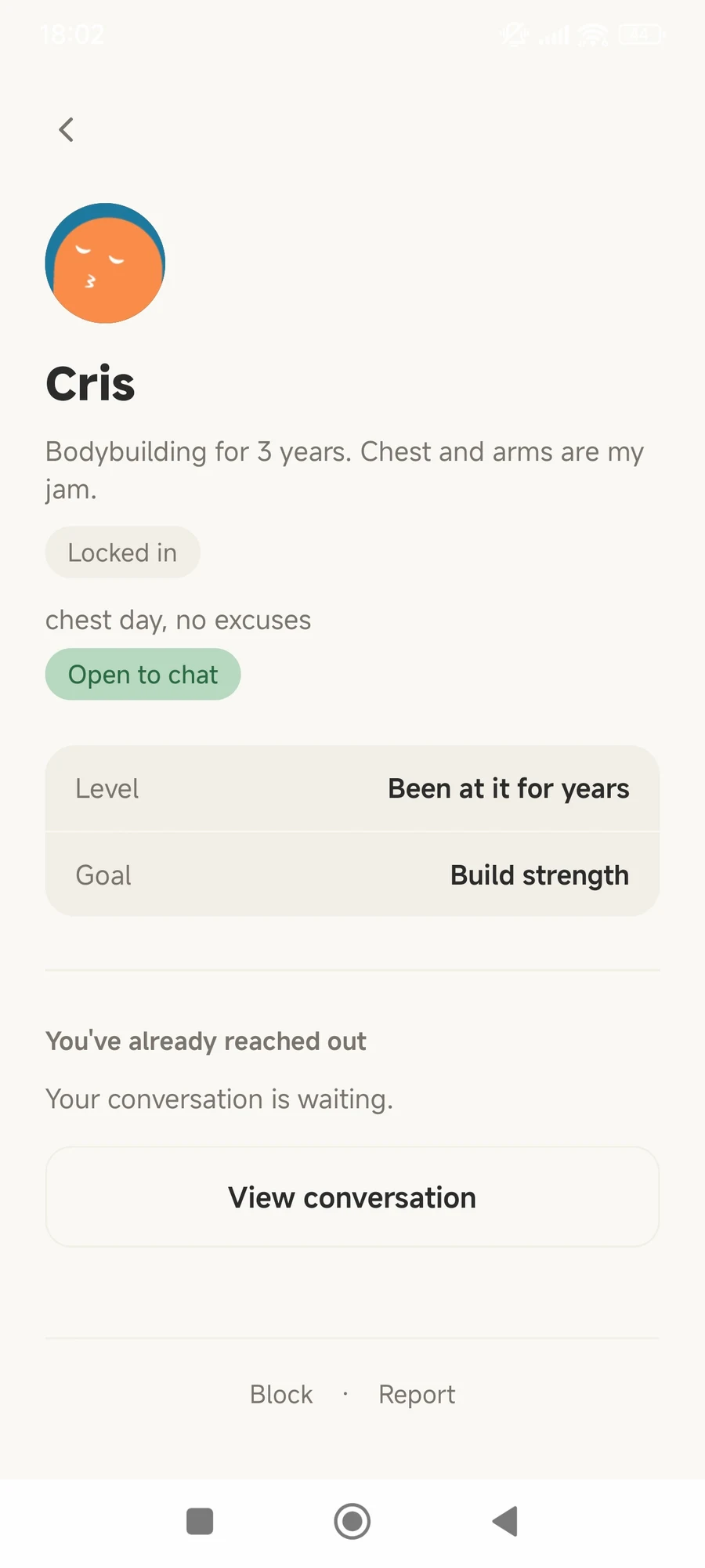 A member's profile in Spottr showing their vibe, level, and goal, with block and report options